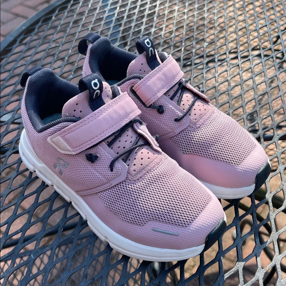 On Running Cloud Play Kids Athletic Shoes Size 13 Zephyr / White Girls Trainers - Picture 17 of 17